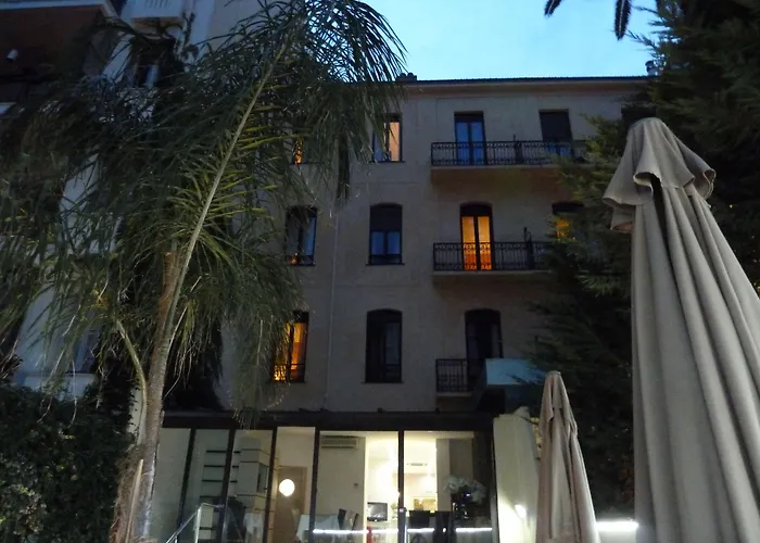 Luxury hotel only: Hotel Saint Georges